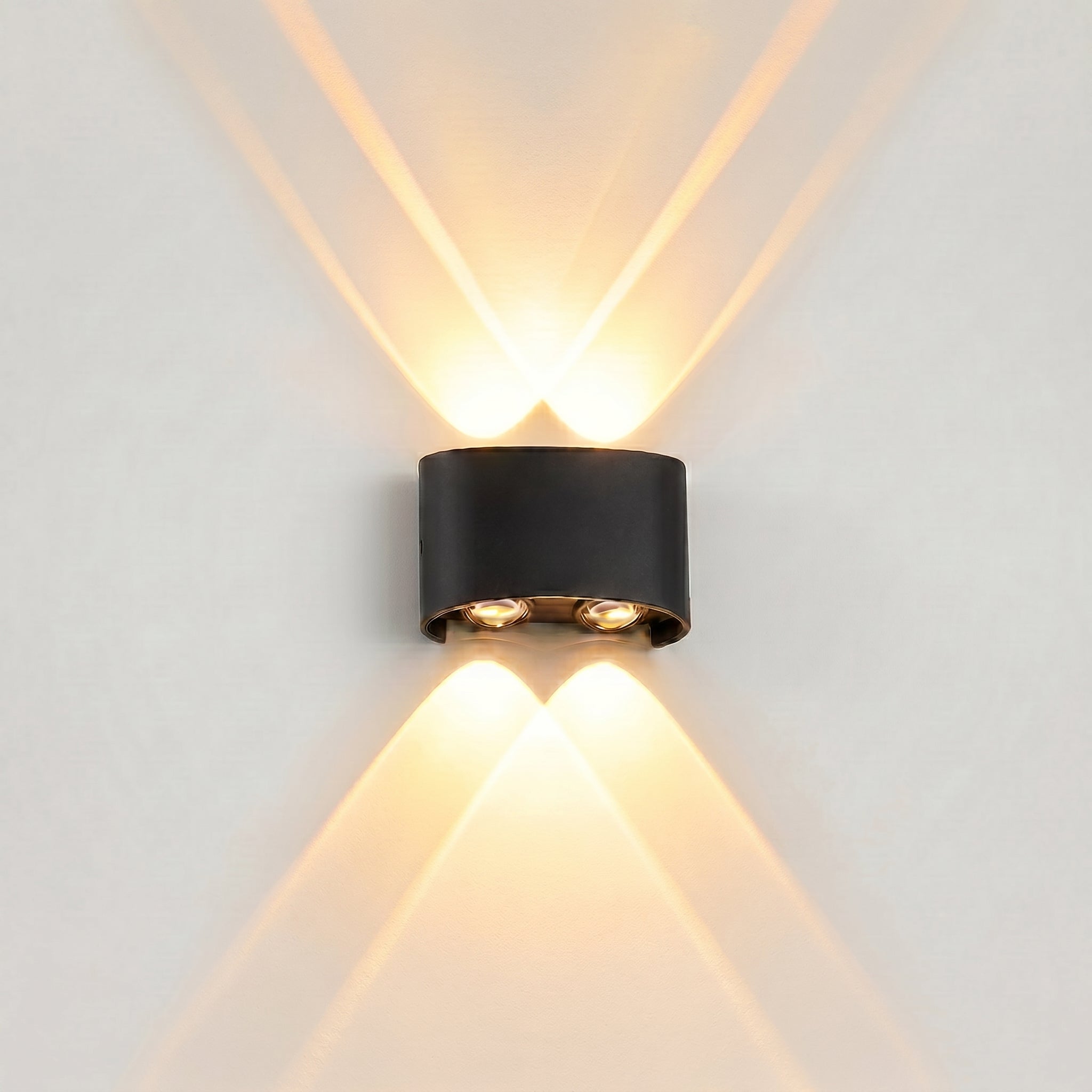 Arandela LED Meia Lua 4W IP65 – 4 Fachos – Branco Quente 3000K – Preta ou Branca